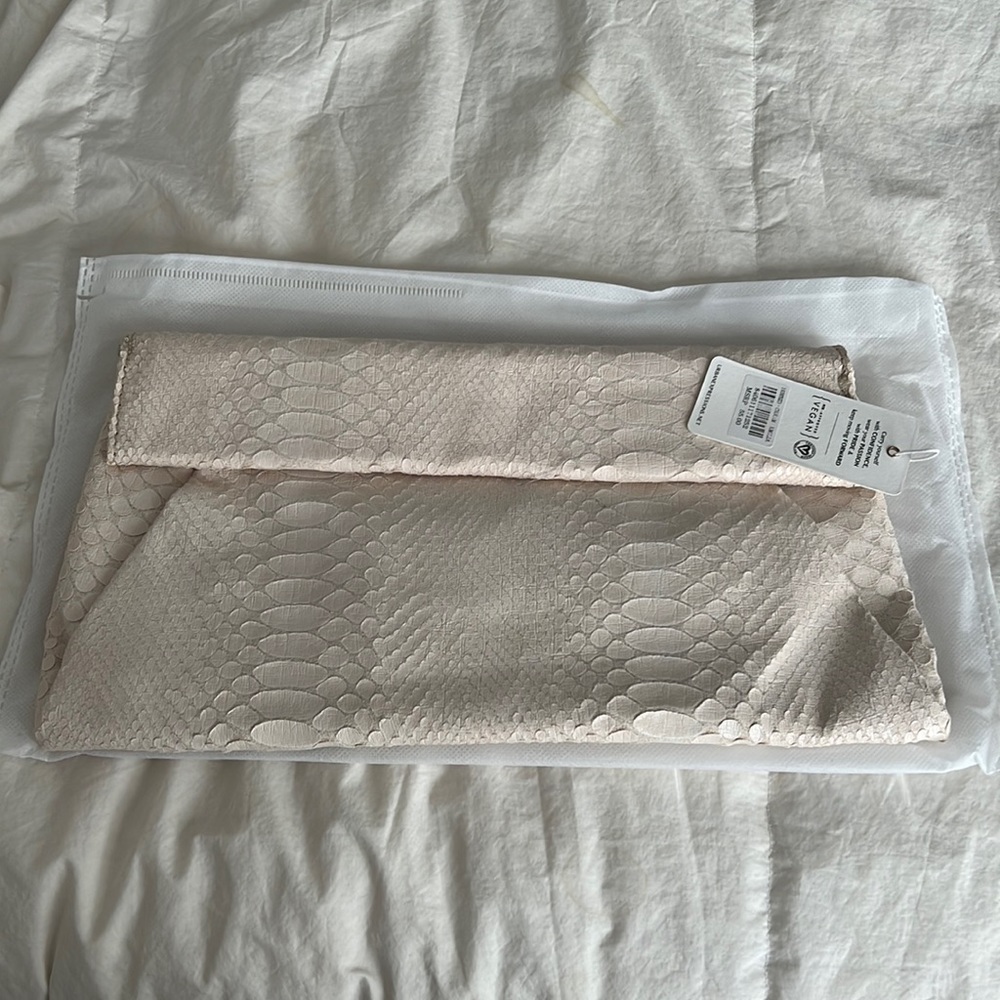Clutch with detachable strap